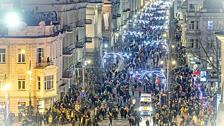 С 13 декабря в Вильнюсе начинается рождественское шествие. Подготовка в Рождеству полным ходом