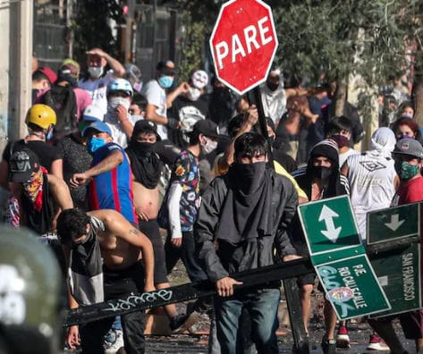 В Чили идут протесты против карантина