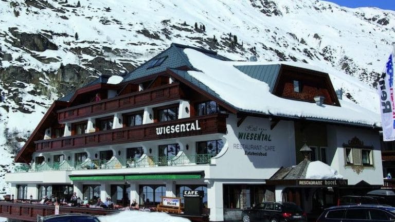 Австрия открывает отели